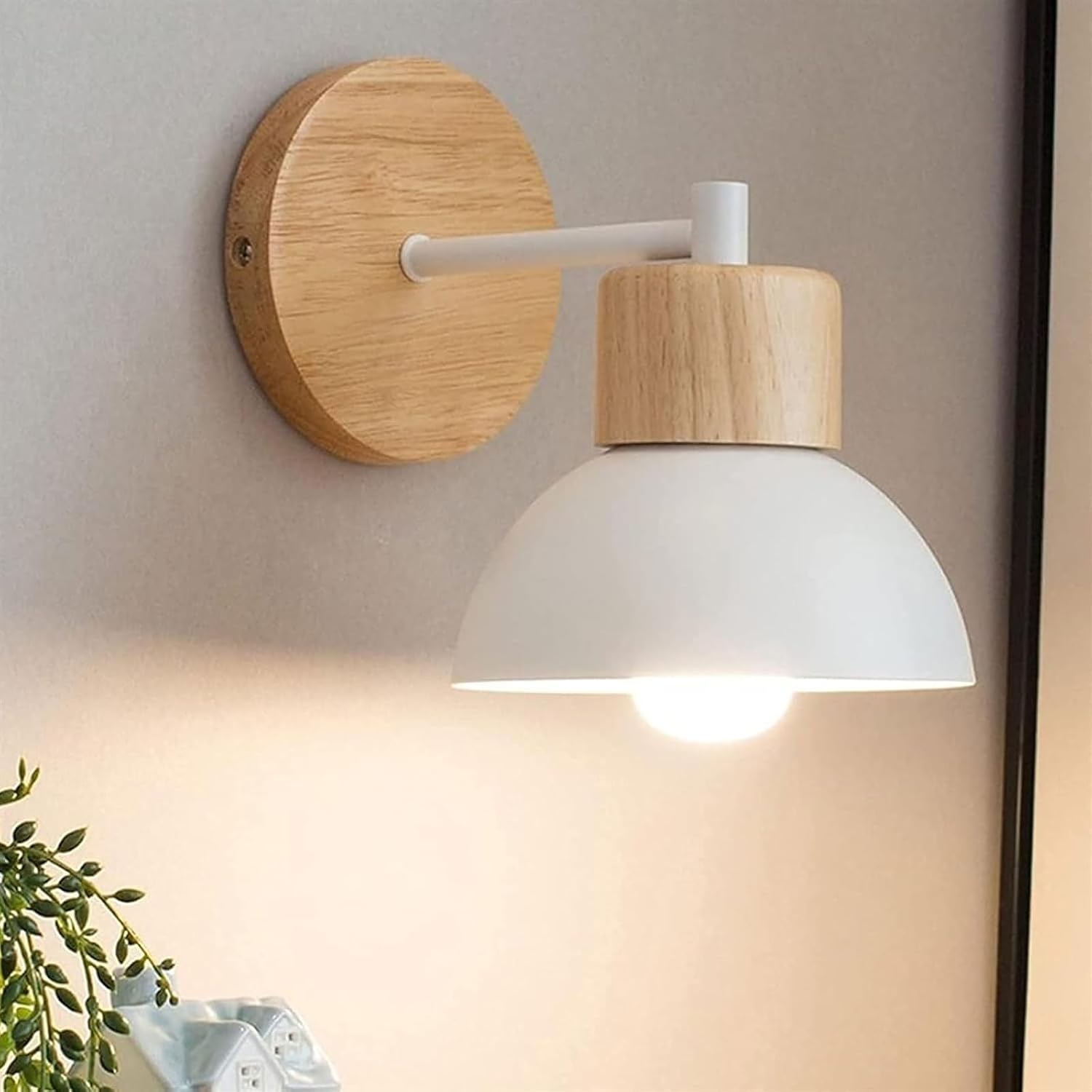 Nordic Style Wrought Iron Wall Sconce Modern Solid Wood Chassis Wall Lamp Wall Mounted Lighting Fixture for Bedroom Bedside Living Room Corridor Study Bathroom Vanity Mirror