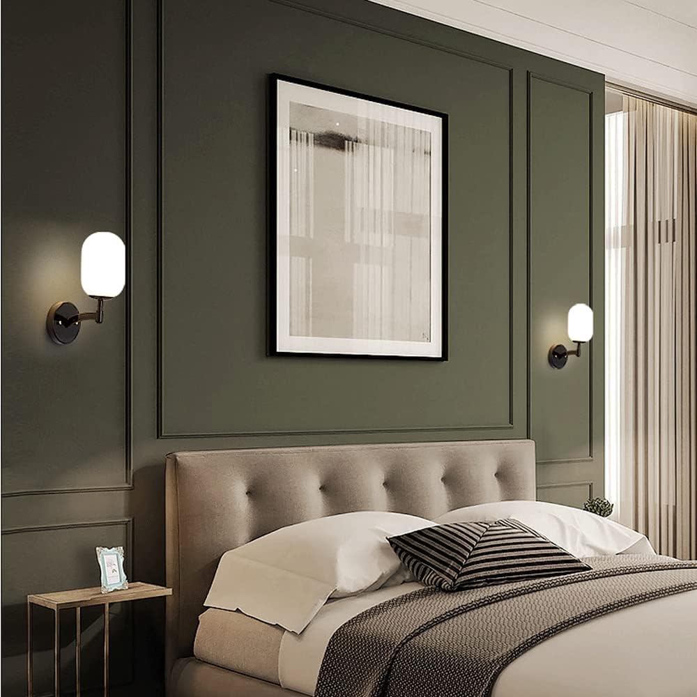 Black Minimalist Wall Lamp with Glass Lampshade, Creative Wrought Iron Sconce Edison E14 Indoor Lighting Fixtures for Loft Coffee Bar Living Room Dining