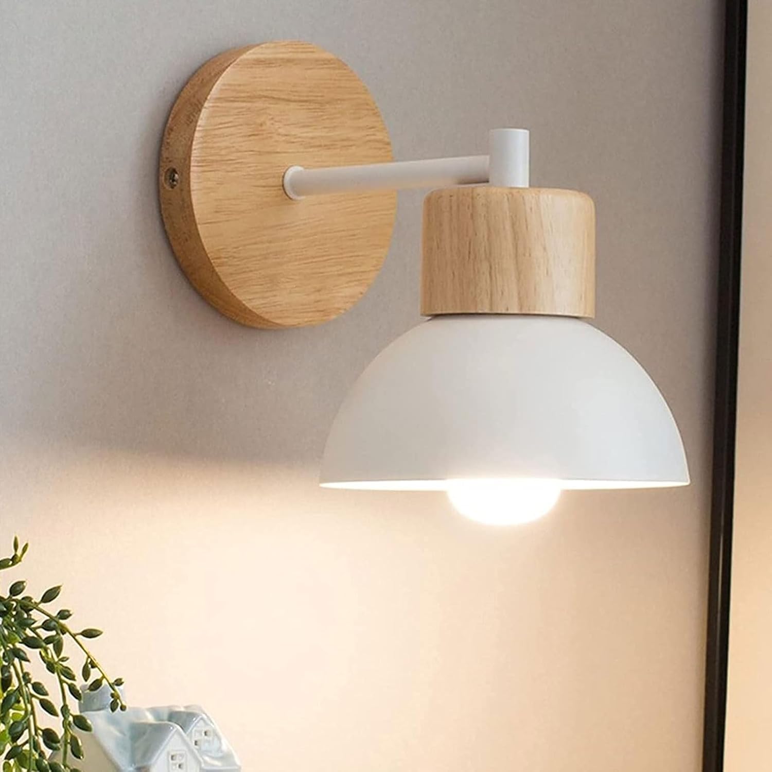Nordic Style Wrought Iron Wall Sconce Modern Solid Wood Chassis Wall Lamp Wall Mounted Lighting Fixture for Bedroom Bedside Living Room Corridor Study Bathroom Vanity Mirror
