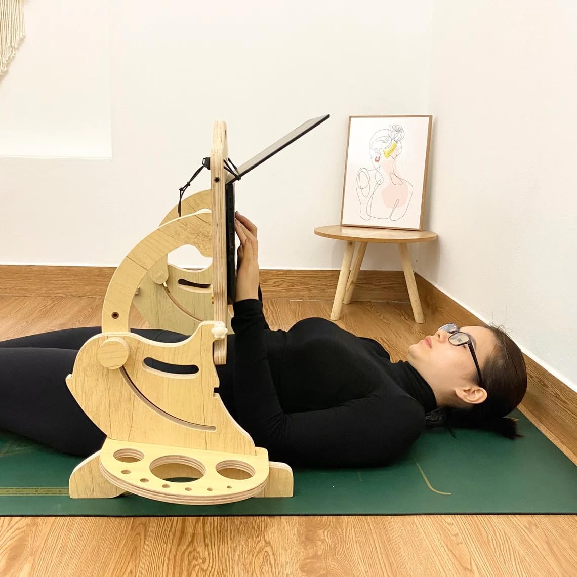Laptop Desk Designed for Lying Down Sitting Posture, Helping to Relax The Neck & Back, Various Positions: Sitting Lying On Bed, Sofa, Floor