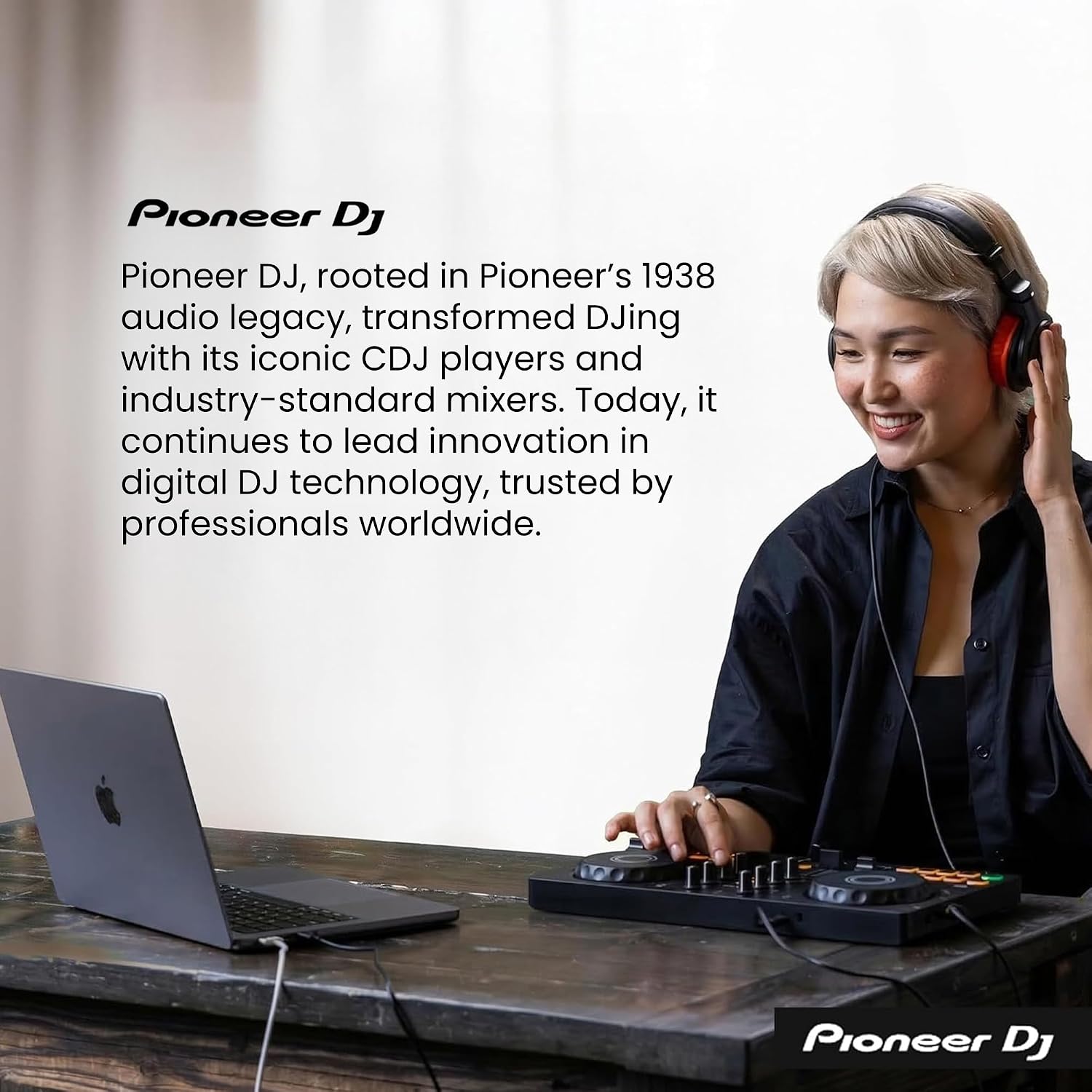 Pioneer DJ DDJ-FLX4 2-Channel DJ Controller - Black Bundle with Gator Case, Headphones, and Austin Bazaar Polishing Cloth