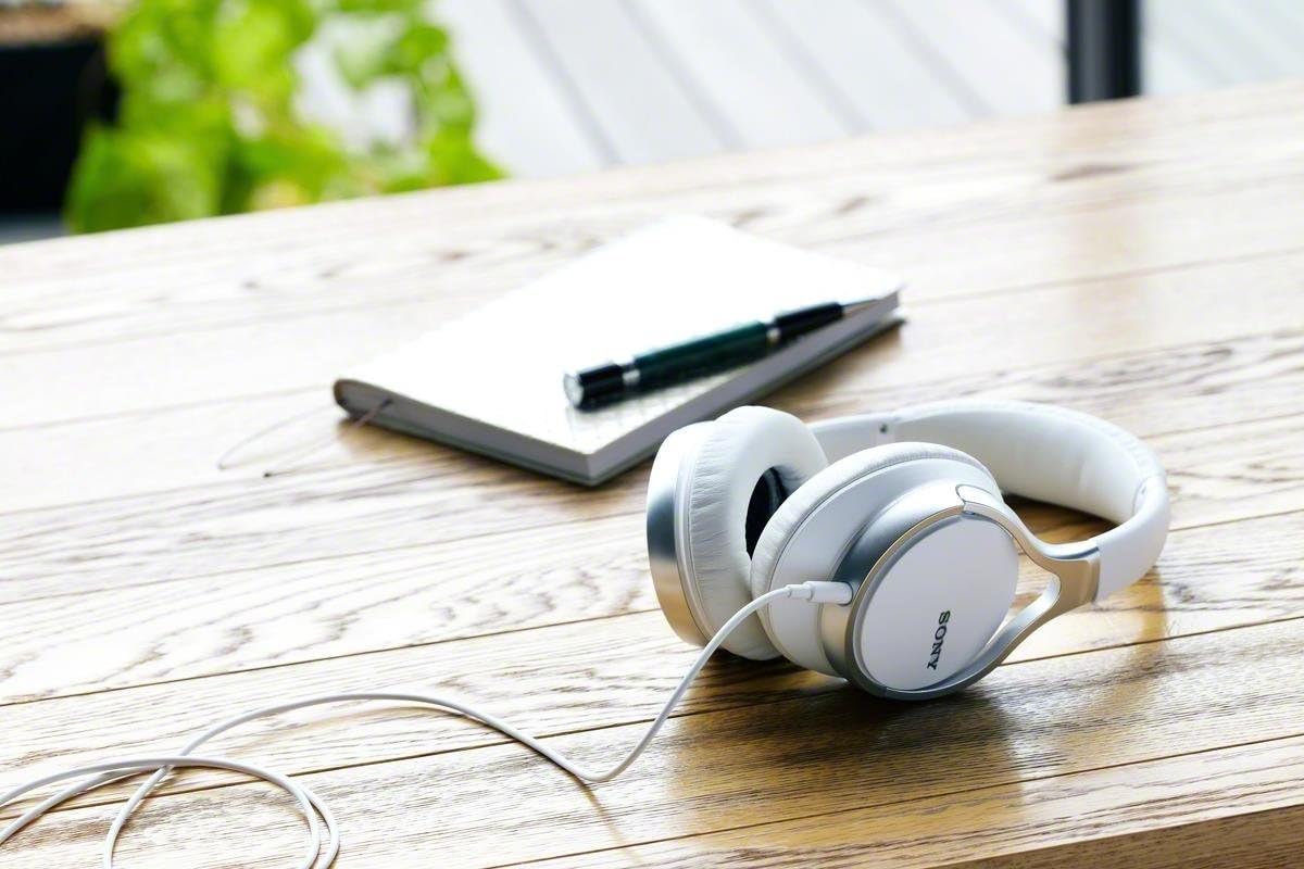 Sony MDR10R Hi-Res Stereo Wired Headphones (White)