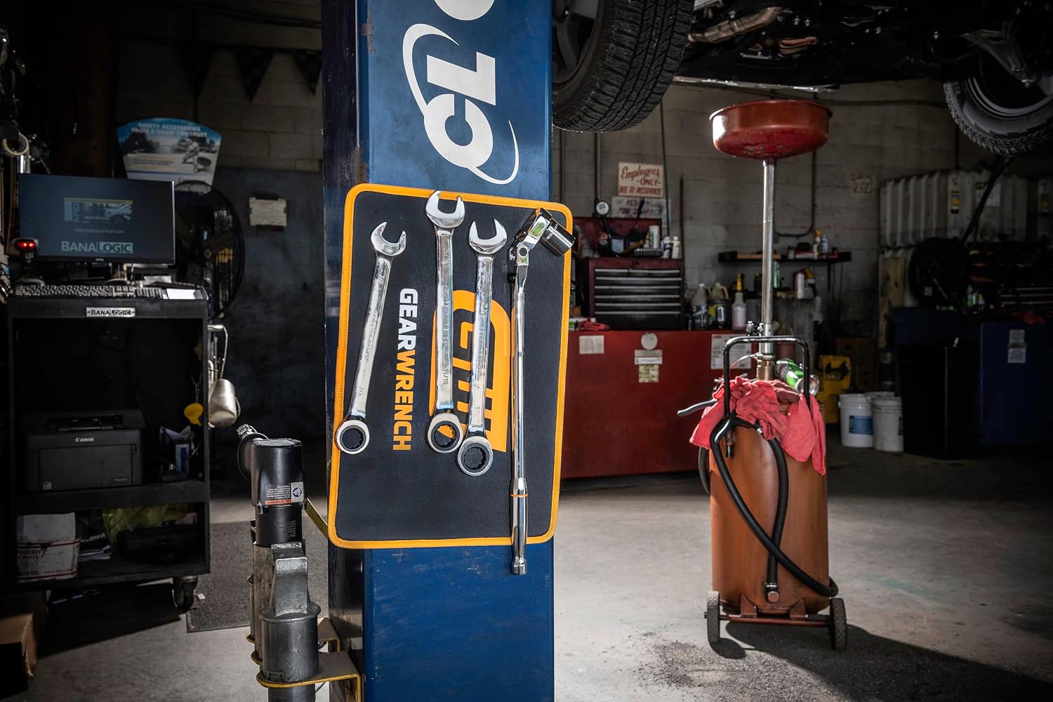 GEARWRENCH 18' X 12' High Strength Magnetic Tool Mat | GWMAGMAT1812