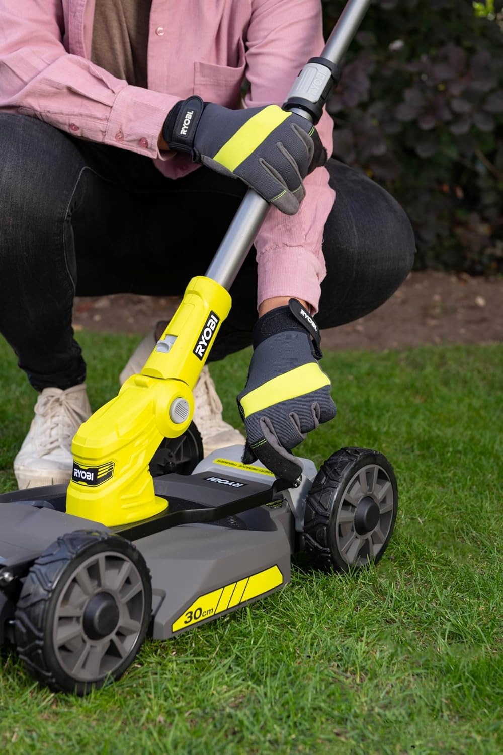 RYOBI One+ RY18LMC30A-120 18V Cordless Lawn Mower/Edger – Width 30 cm, 1 x 2.0Ah Battery + Charger, Battery Life 10 min, 30L Container, Ideal for Small Gardens