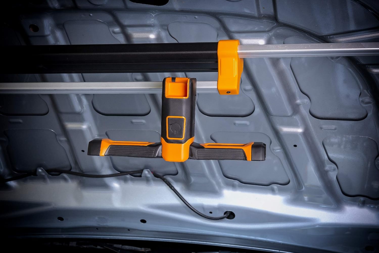 GEARWRENCH 1000 Lumen Rechargeable Wing Light with Underhood Rack - 83350