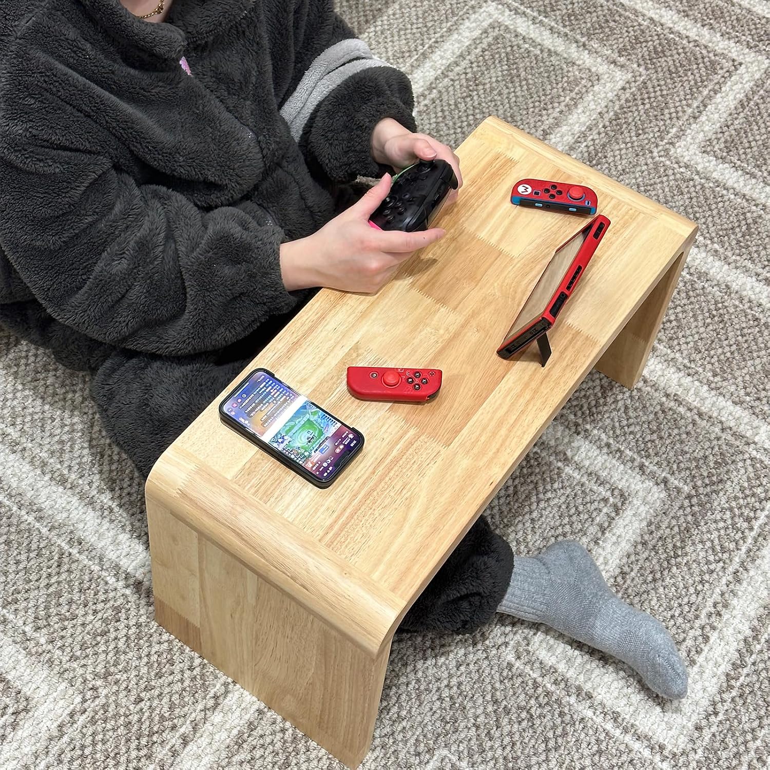 C Shaped End Table, Solid Wood Sofa Side Table for Couch, Bed, and Living Room, Space-Saving Small Snack Table for Bedroom, Office, or Balcony, Wooden Nightstand for Laptop and Narrow Spaces