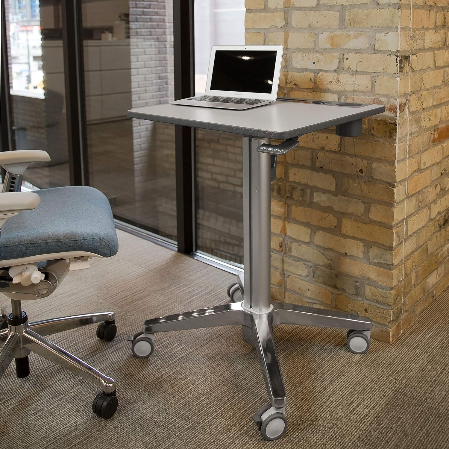 Ergotron – LearnFit Mobile Standing Desk, Adjustable Height Small Rolling Laptop Computer Sit Stand Desk with Wheels for Classroom, Office, Medical or Home Use – Adjusts from 33 to 49 Inches – Grey